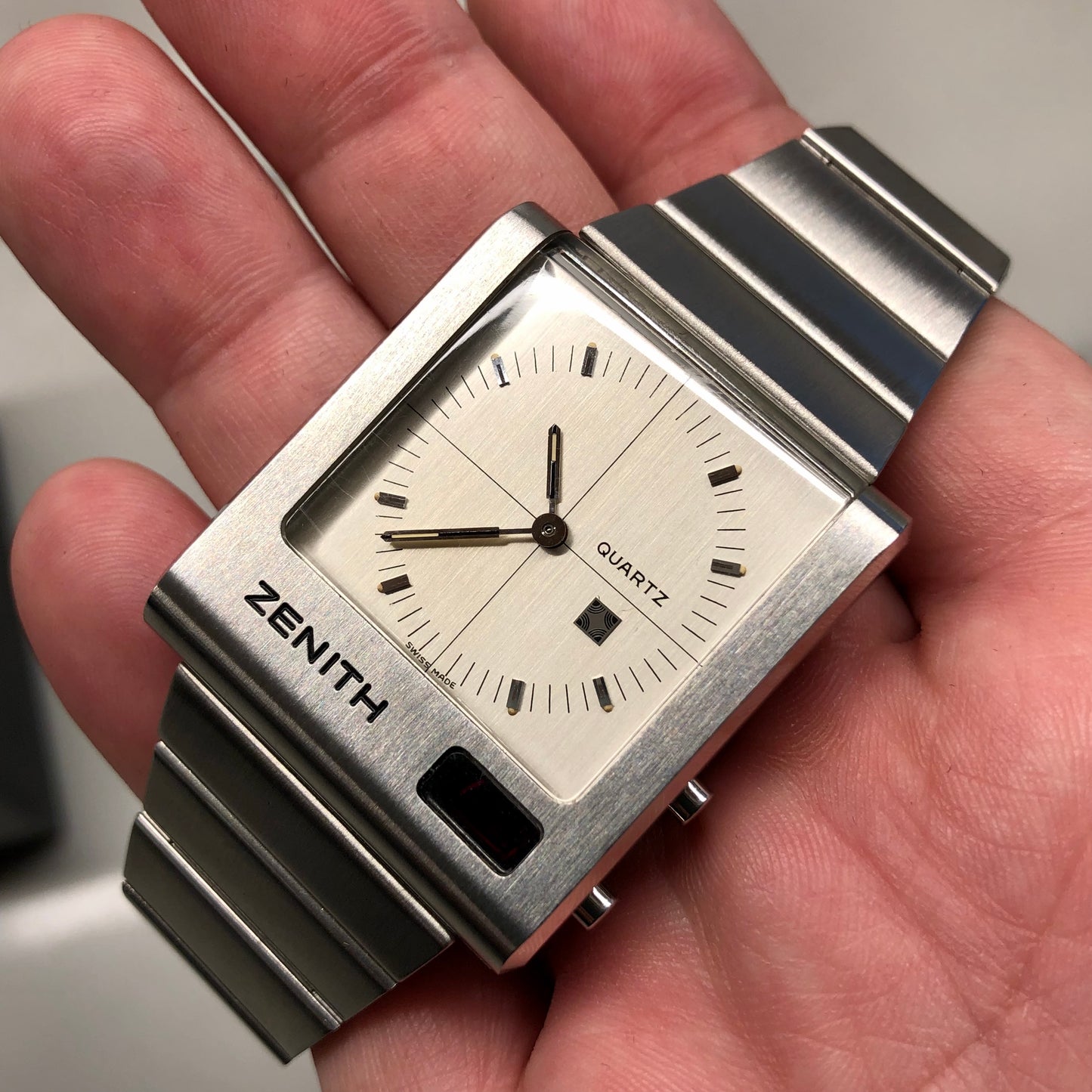 1970s Zenith Time Command 02.0014.441 Stainless Steel Quartz Wristwatch with Box and Owners Manual - HASHTAGWATCHCO