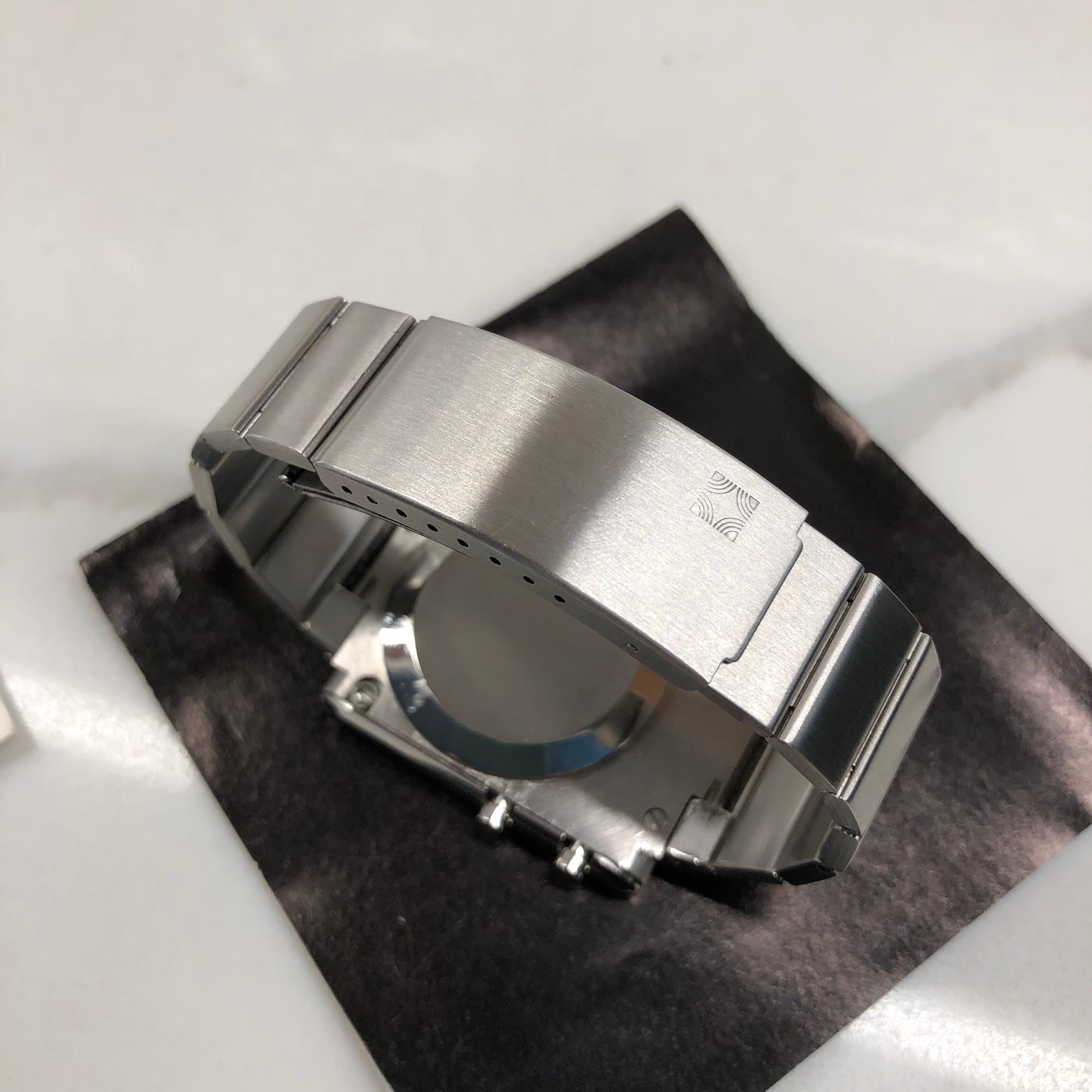 1970s Zenith Time Command 02.0014.441 Stainless Steel Quartz Wristwatch with Box and Owners Manual - HASHTAGWATCHCO
