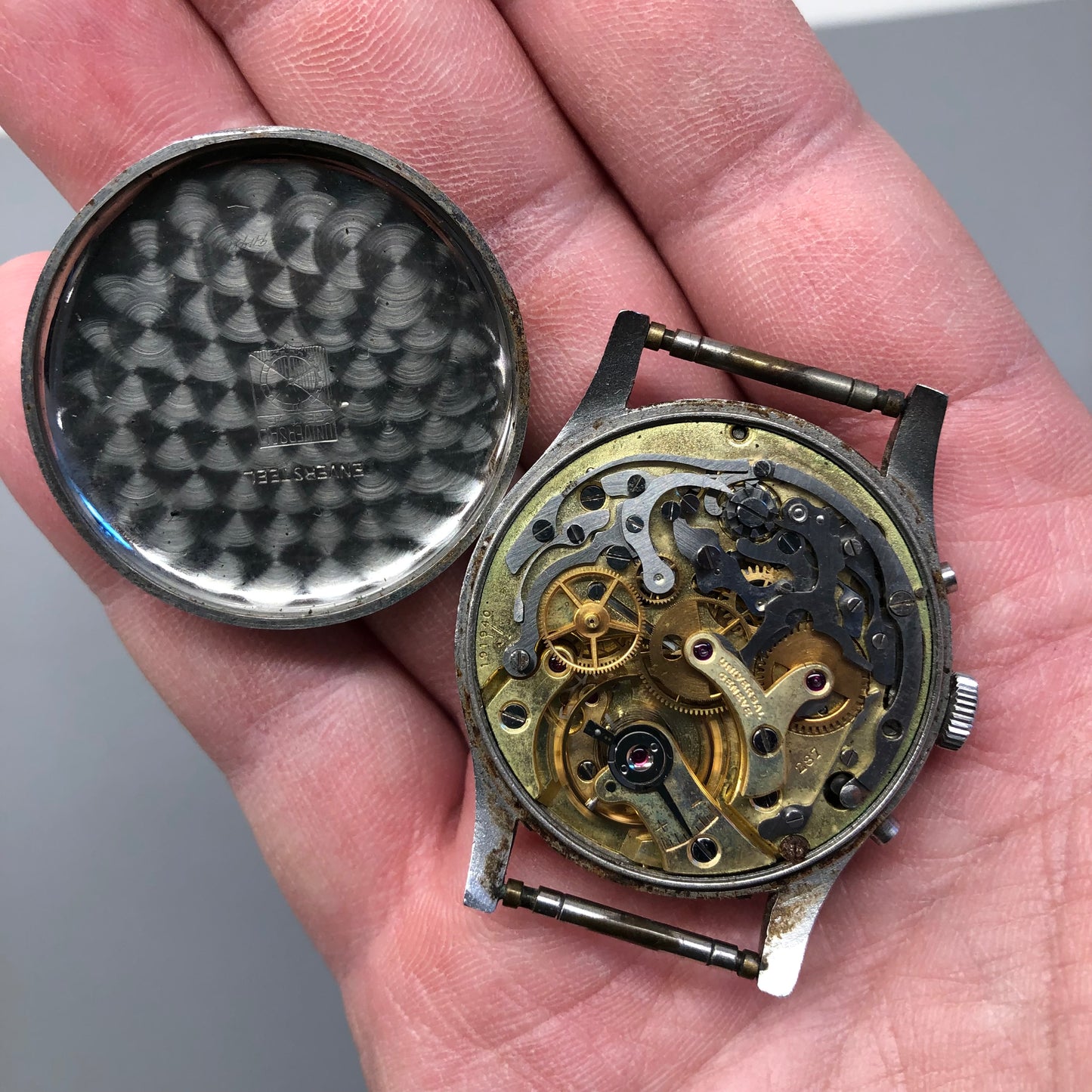 1960s Universal Geneve Uni-Compax 22492 Spillino Caliber 287 Chronograph Wristwatch - HASHTAGWATCHCO
