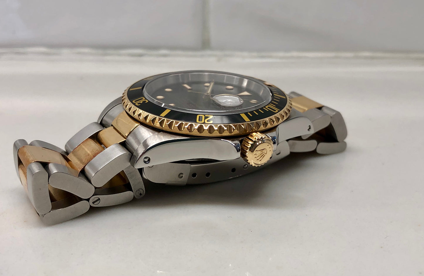 1989 Rolex Submariner 16613 Two Tone Black Steel 18K Gold Wristwatch - HASHTAGWATCHCO