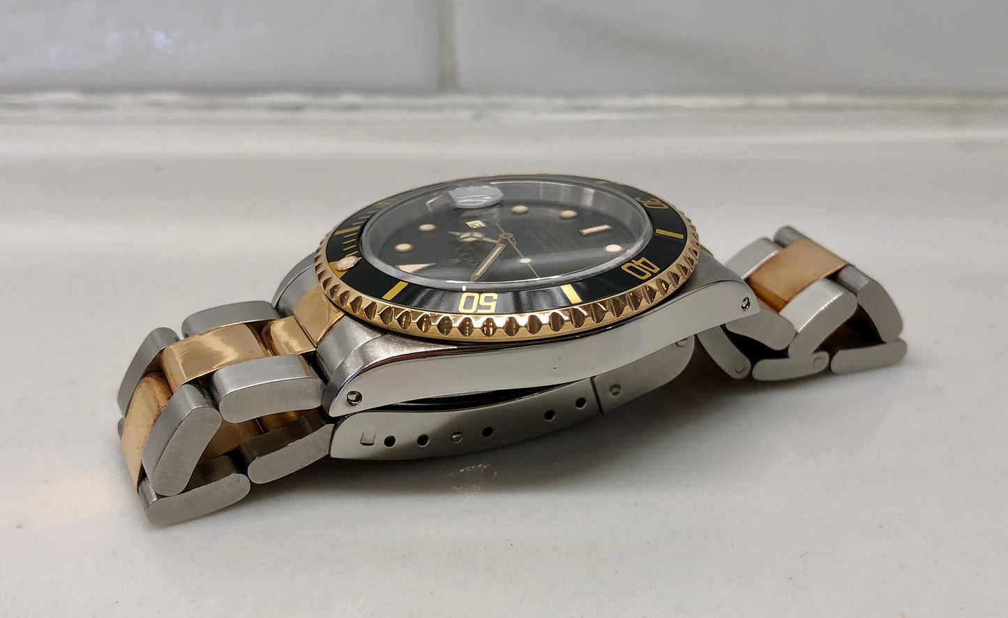 1989 Rolex Submariner 16613 Two Tone Black Steel 18K Gold Wristwatch - HASHTAGWATCHCO