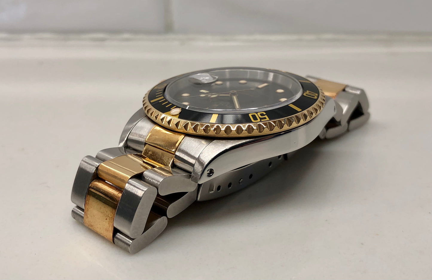1989 Rolex Submariner 16613 Two Tone Black Steel 18K Gold Wristwatch - HASHTAGWATCHCO