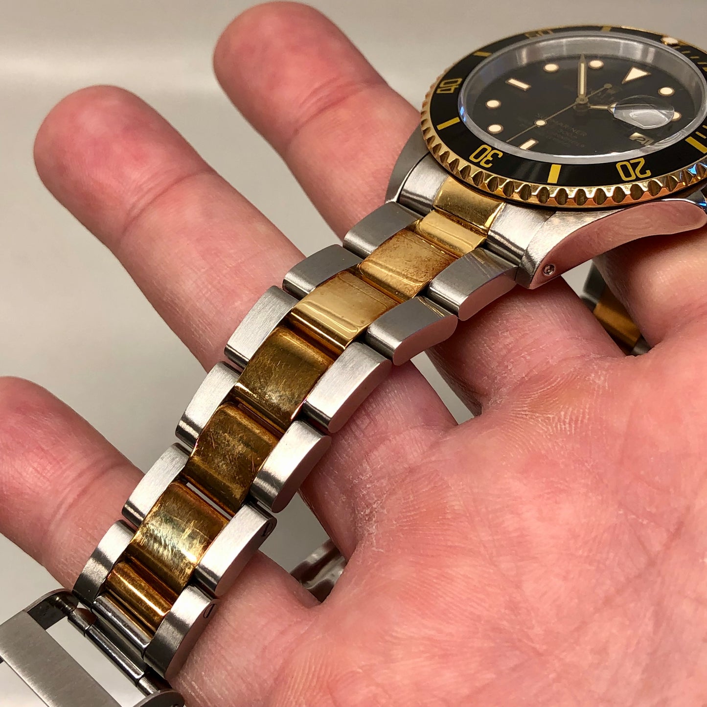 1989 Rolex Submariner 16613 Two Tone Black Steel 18K Gold Wristwatch - HASHTAGWATCHCO