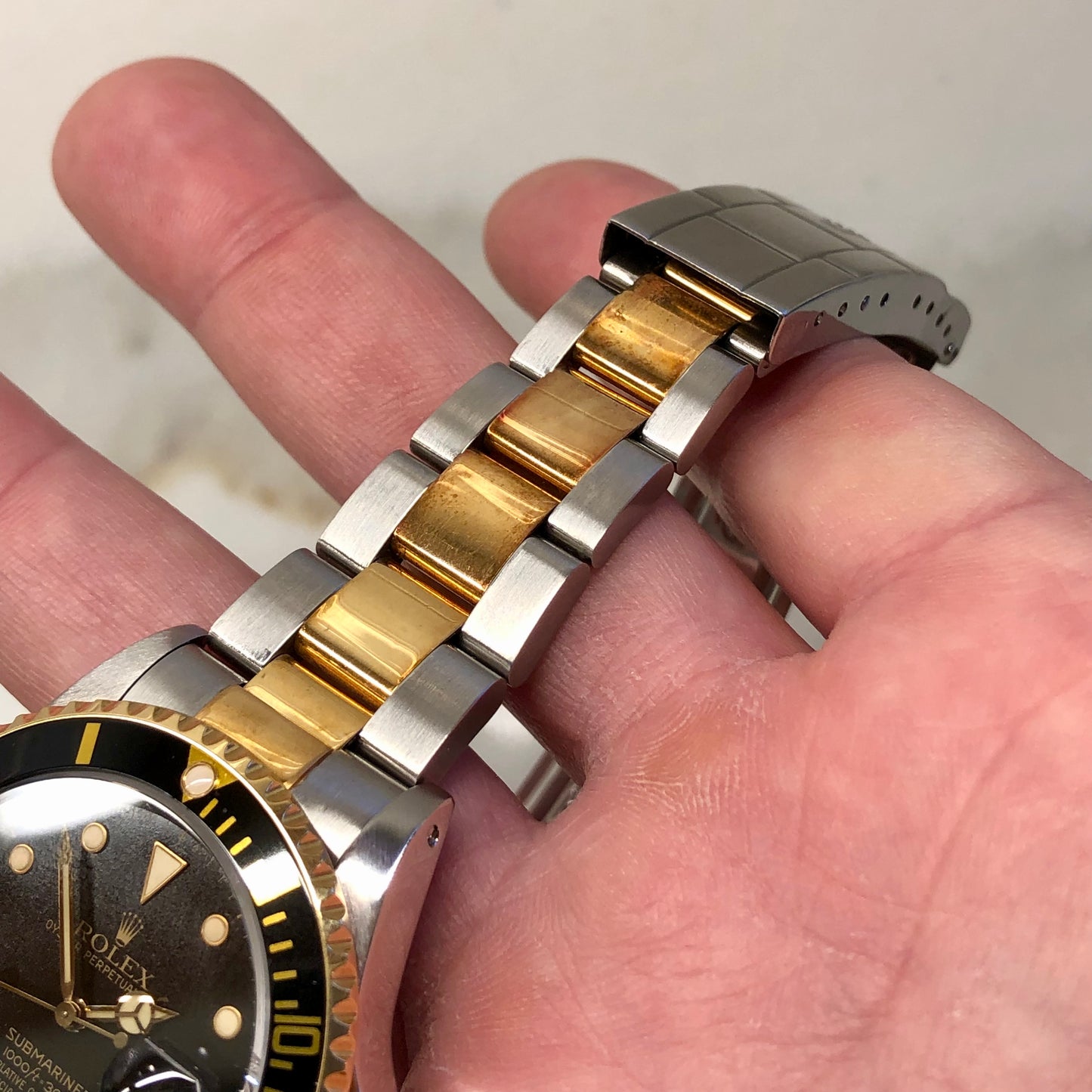 1989 Rolex Submariner 16613 Two Tone Black Steel 18K Gold Wristwatch - HASHTAGWATCHCO