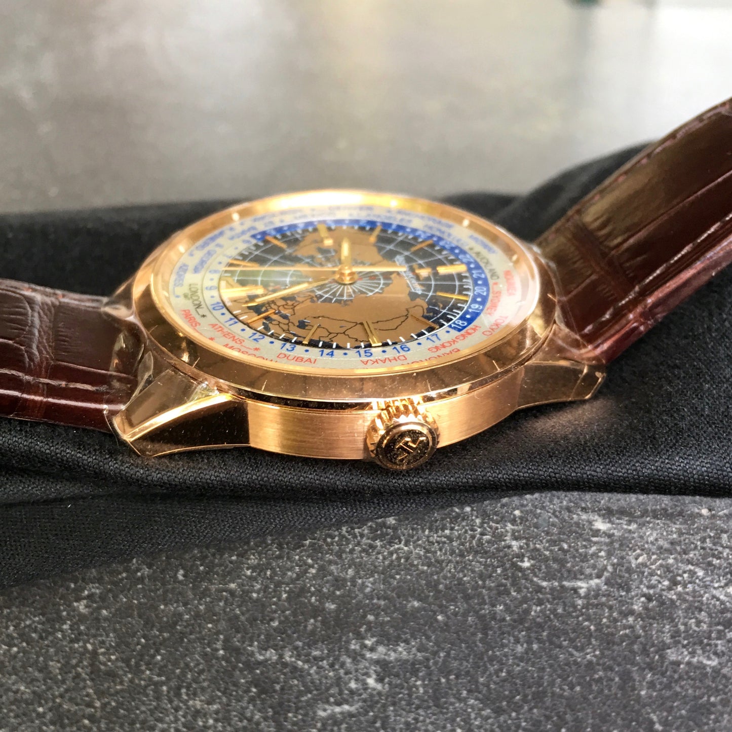 Jaeger LeCoultre Geophysic Universal Time Q8102520 Automatic Blue Lacquer Dial 18K Pink Gold Wristwatch - Hashtag Watch Company