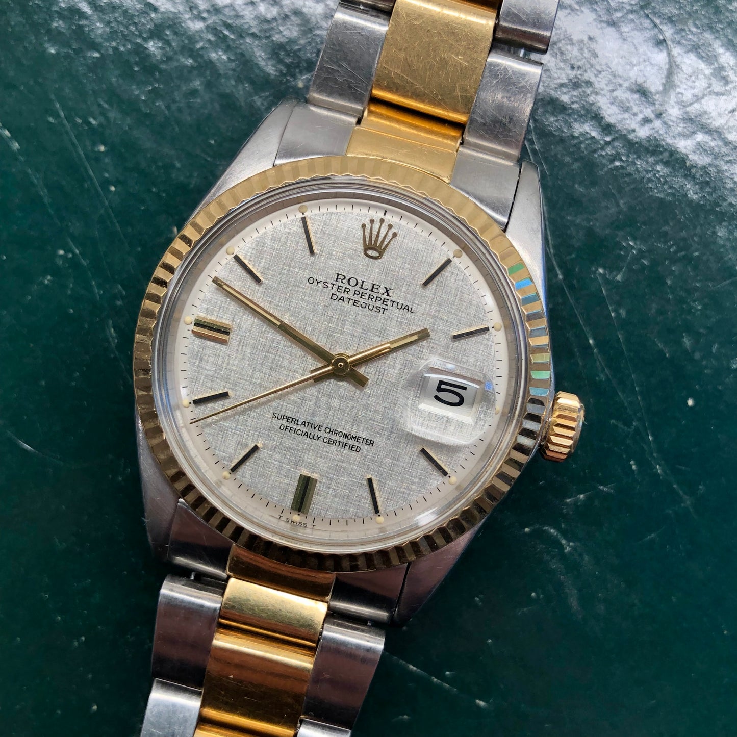 1972 Rolex Datejust 1601 Silver Linen Dial Oyster Fluted Bezel Wristwatch with Box and Papers - HASHTAGWATCHCO