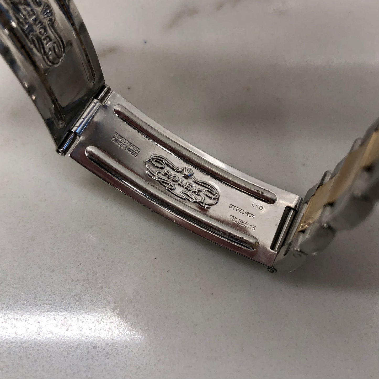 1972 Rolex Datejust 1601 Silver Linen Dial Oyster Fluted Bezel Wristwatch with Box and Papers - HASHTAGWATCHCO