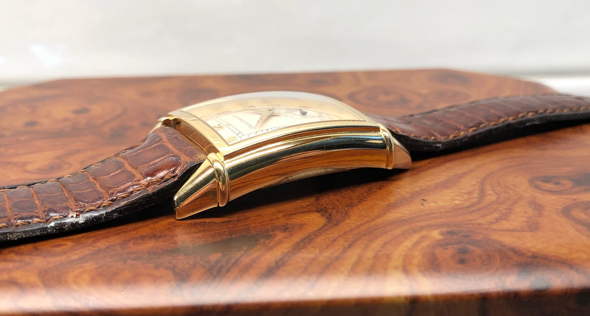 Girard Perregaux Vintage 1945 18K Yellow Gold 25940 Automatic Wristwatch with Box and Booklets - HASHTAGWATCHCO