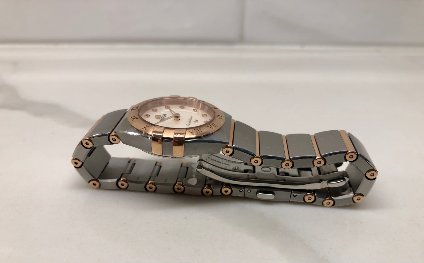 2020 Omega Constellation Manhattan 131.20.25.60.55.001 Quartz MOP Diamond Dial Two Tone 25mm Ladies Wristwatch