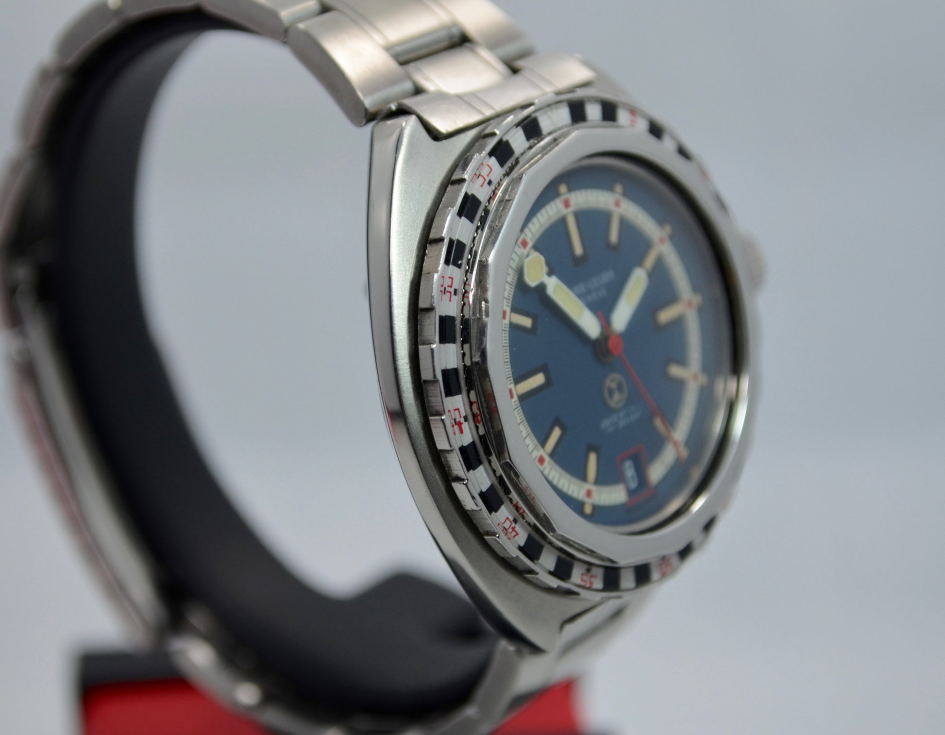 Vintage Favre Leuba Deep Blue 59863 Roulette Stainless Steel Divers Wristwatch - Hashtag Watch Company