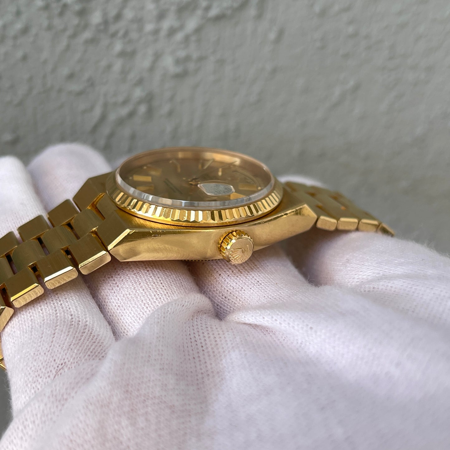 1981 Vintage Rolex Oysterquartz President 19018 Day Date 18K Yellow Gold Wristwatch - Hashtag Watch Company