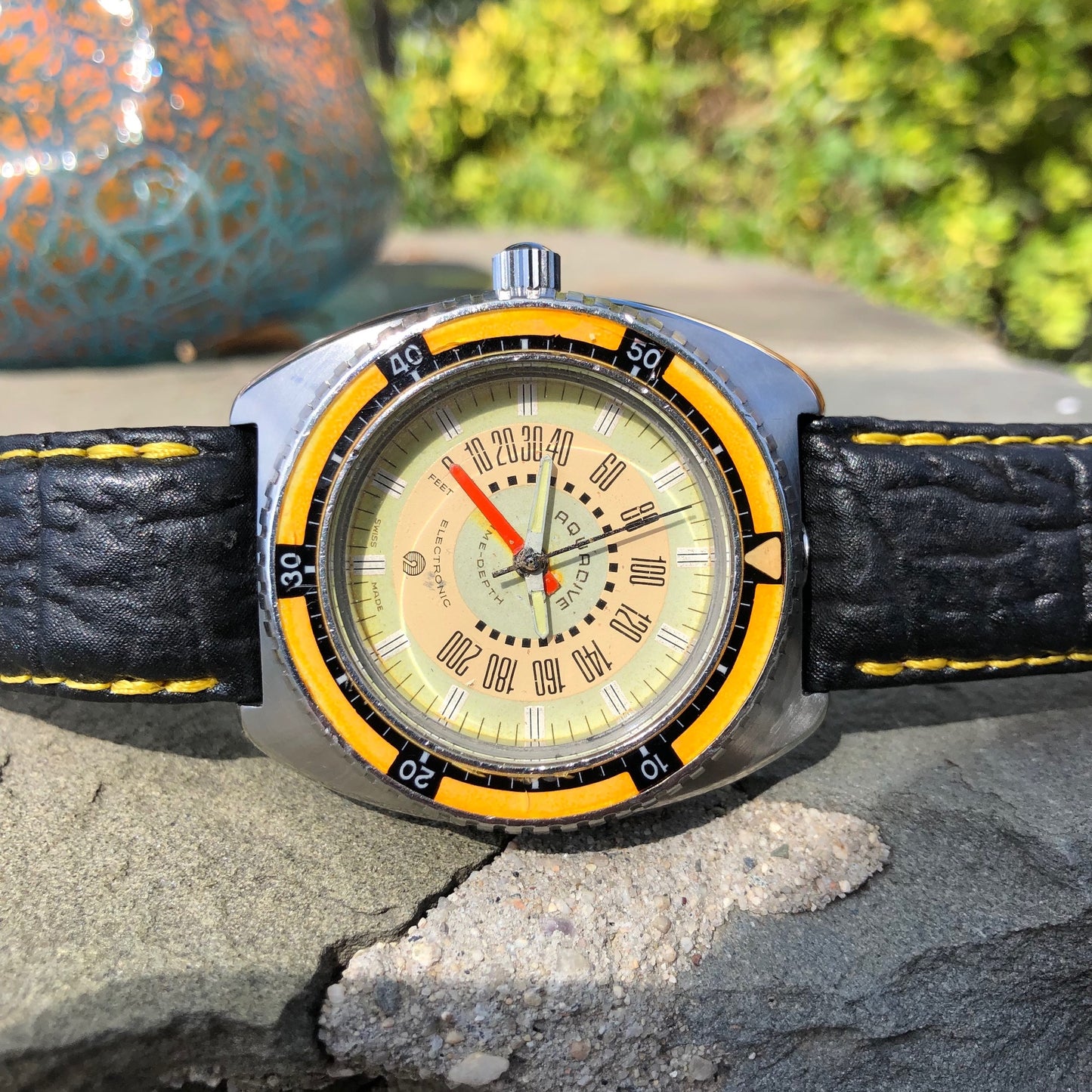Dive watch hot sale with depth gauge