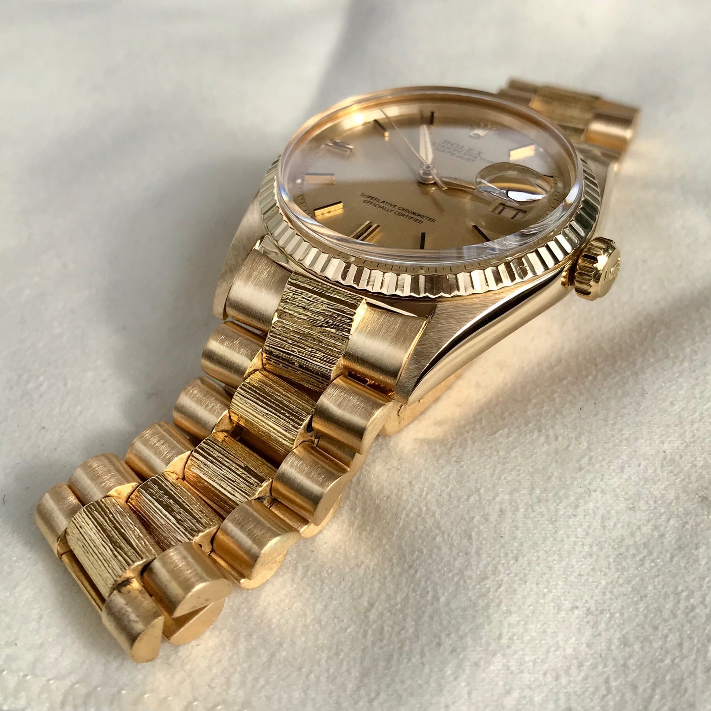 Vintage Rolex Datejust 1601 18K Yellow Gold Champagne Linen Bark Automatic Wristwatch - Hashtag Watch Company