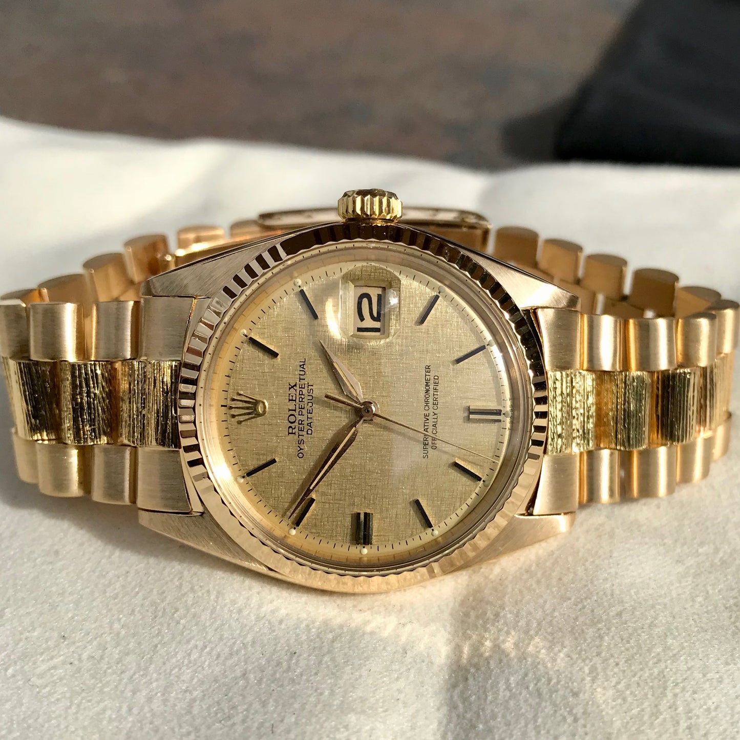 Vintage Rolex Datejust 1601 18K Yellow Gold Champagne Linen Bark Automatic Wristwatch - Hashtag Watch Company
