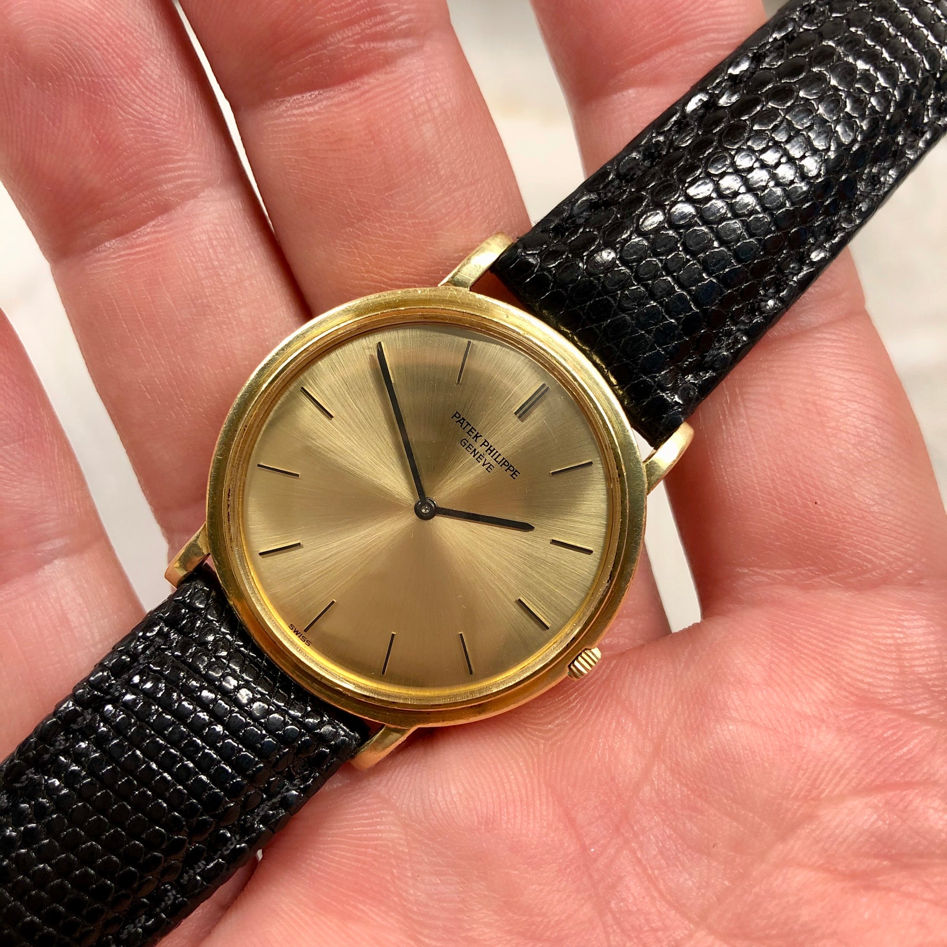 Vintage Patek Philippe Calatrava 3520 18K Yellow Gold Screw Back Manual Wind Wristwatch - Hashtag Watch Company