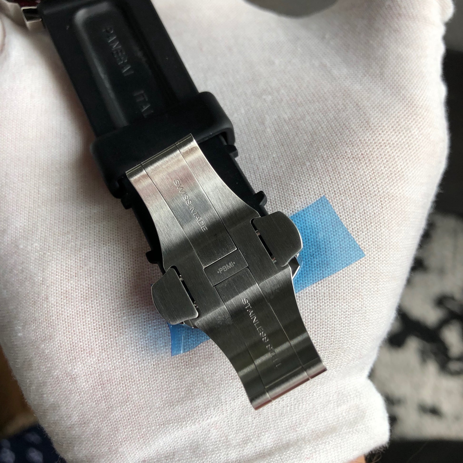 Panerai rubber strap sales 44mm