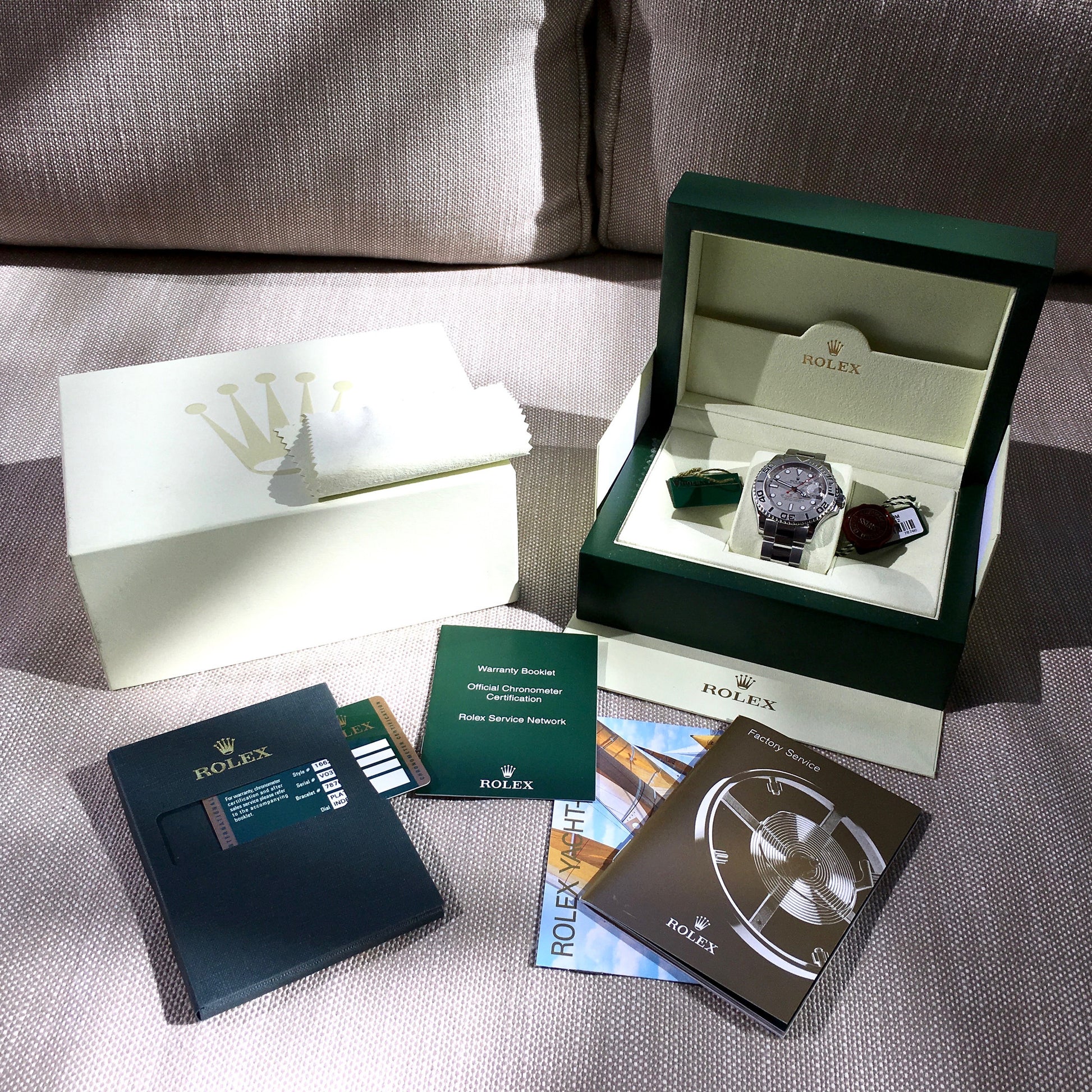 Rolex Yachtmaster 16622 Platinum 40mm Steel Oyster "V" Serial Mens Wristwatch - Hashtag Watch Company