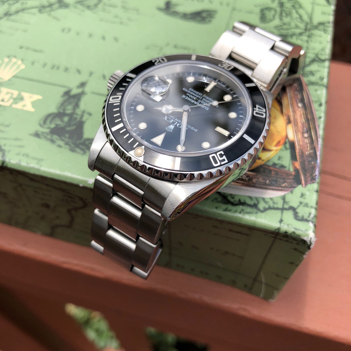 Rolex Submariner 16610 Date Stainless Steel Automatic Cal. 3135 Box & Papers Circa 1989 - Hashtag Watch Company