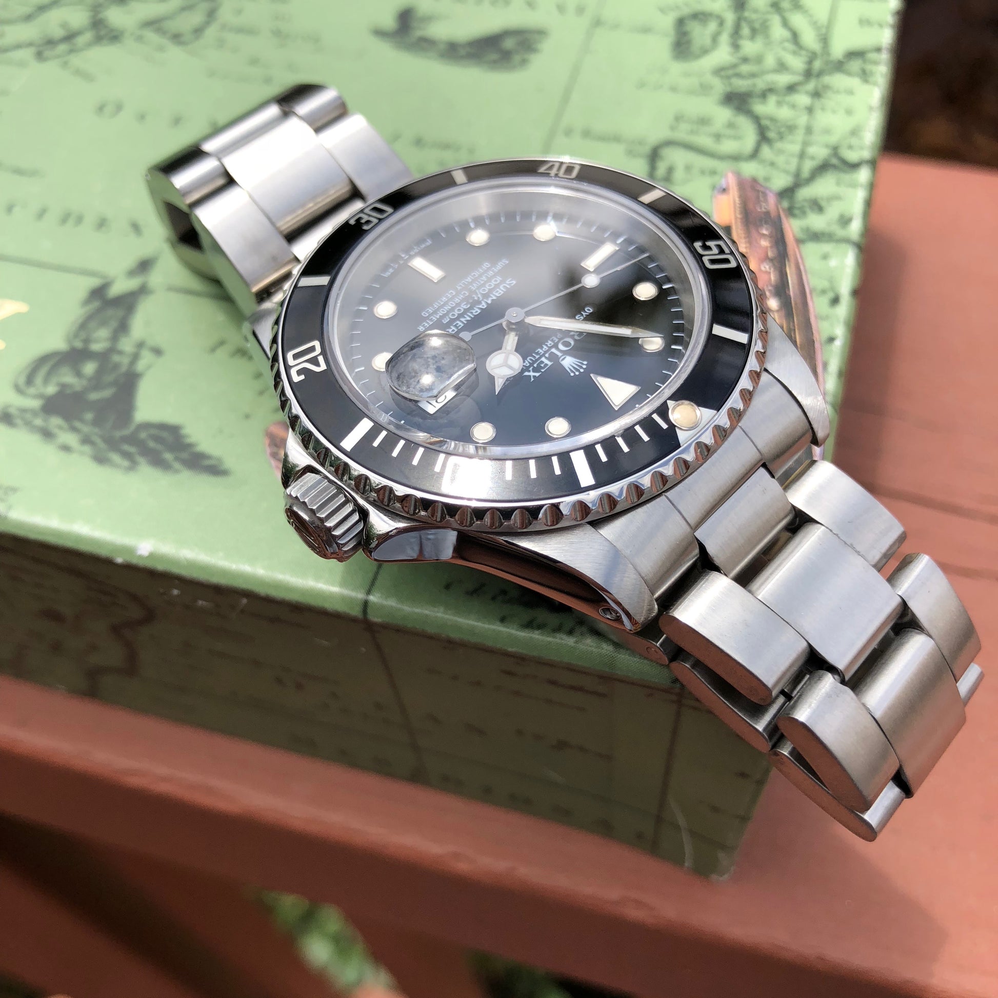 Rolex Submariner 16610 Date Stainless Steel Automatic Cal. 3135 Box & Papers Circa 1989 - Hashtag Watch Company