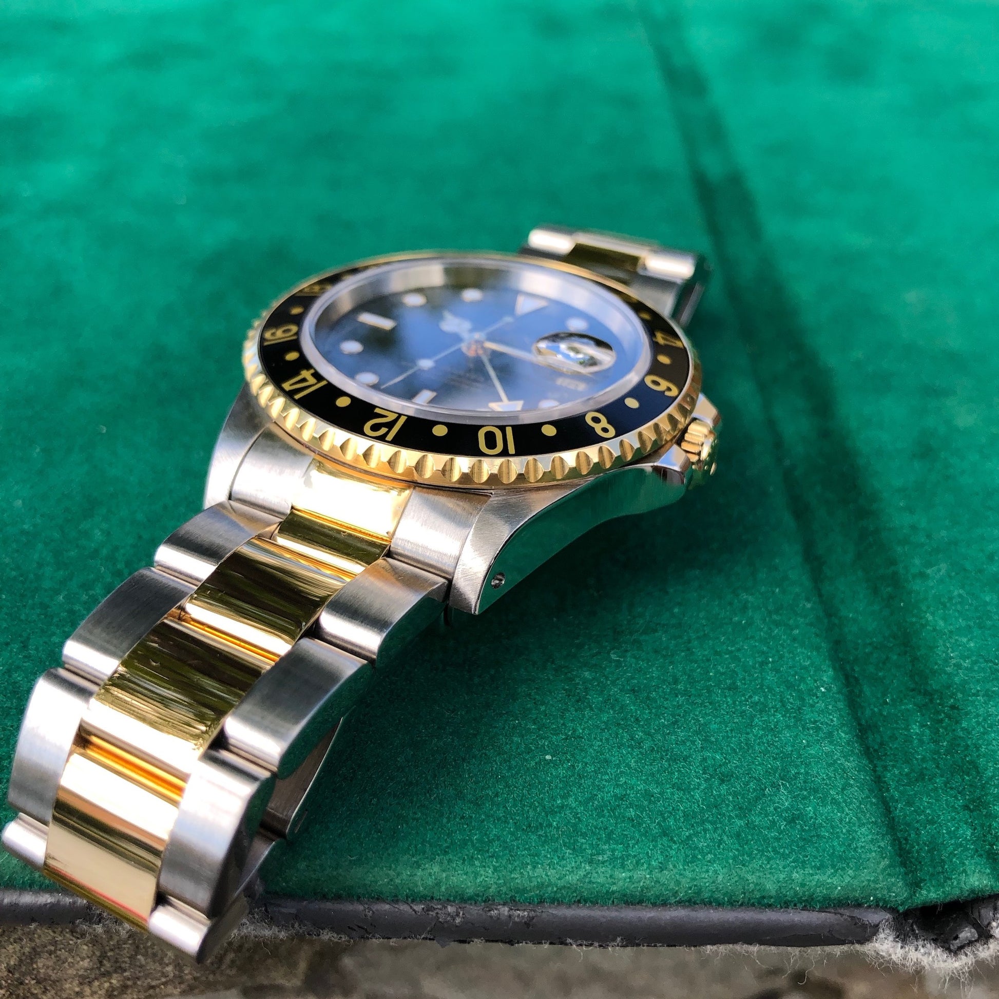 1997 Rolex GMT MASTER II 16713 Steel Gold Oyster Two Tone Black