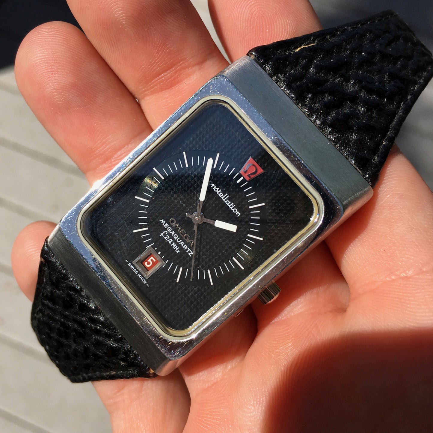 Vintage Omega Megaquartz F2.4MHz 196.0013 Black Dial 3223 Quartz Cal. 1510 Wristwatch 1970's - Hashtag Watch Company